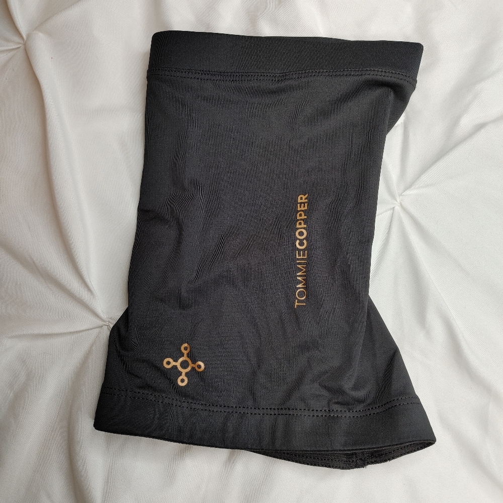 Tommie Copper Unisex COPPER & ZINC INFUSED Compression Knee Sleeve, Black - Picture 3 of 9